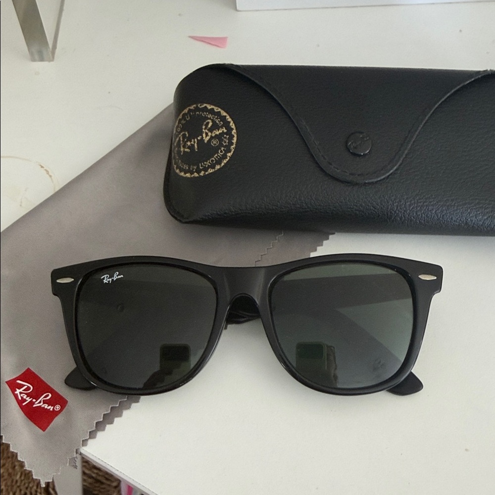 Ray-Ban Classic Black Sunglasses with Case